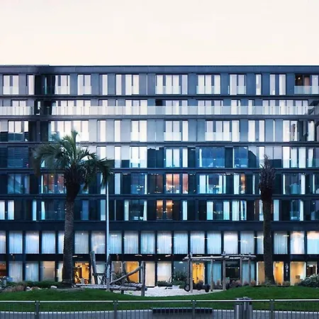 Luxury 2 Bedroom *